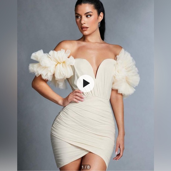 Elegant Cream Dress with Ruffled Sleeves - Picture 1 of 7